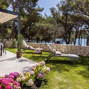 Apartment Mare Solis Pinea, Mali Losinj